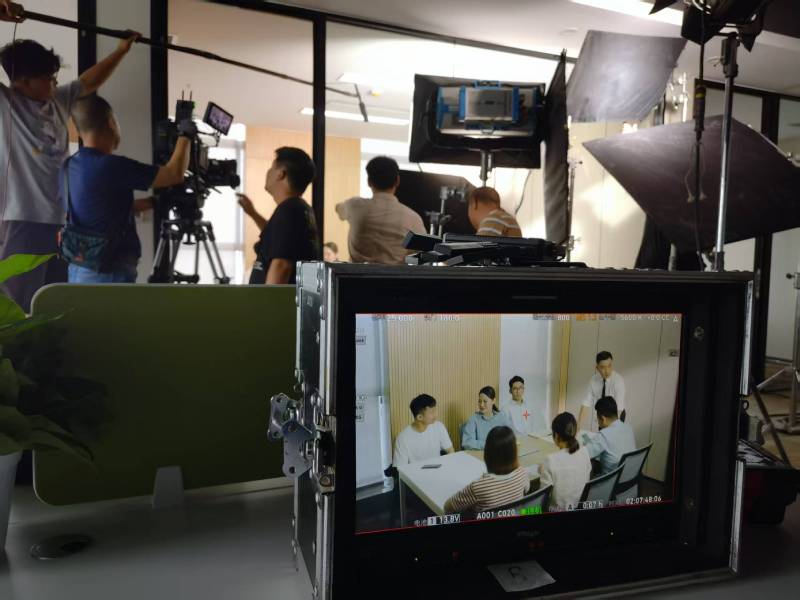 柳州TVC拍摄公司：科技产品视觉化大师，诠释未来感与功能美学